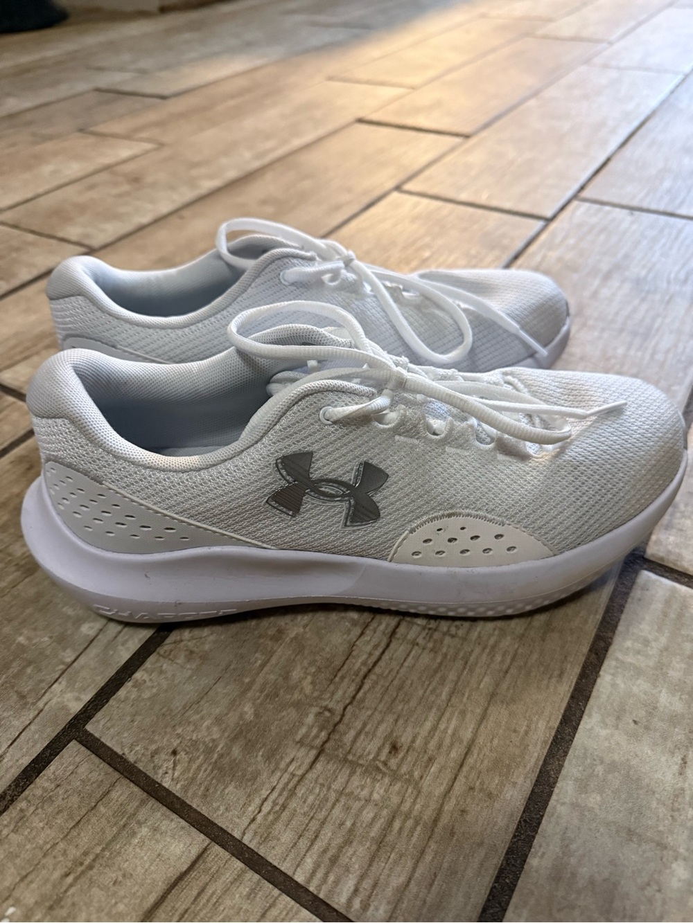 Under Armour White Athletic Mesh Trainers with Gray Logo size 10